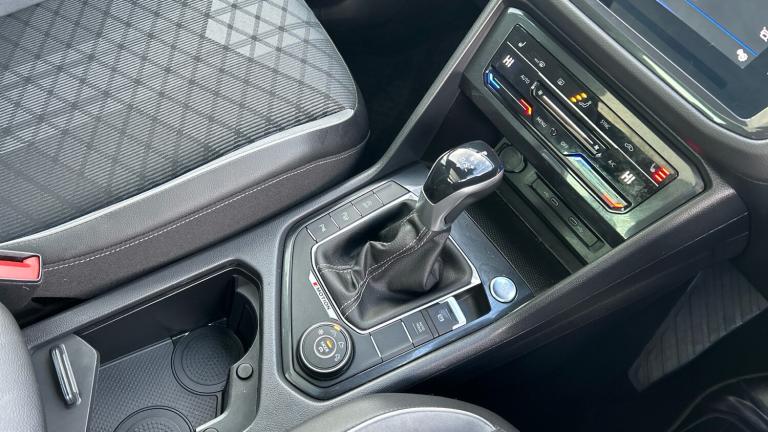 2022 Volkswagen Tiguan 2.0 TDI 200 4Motion R-Line 5dr DSG ESTATE DIESEL Automatic