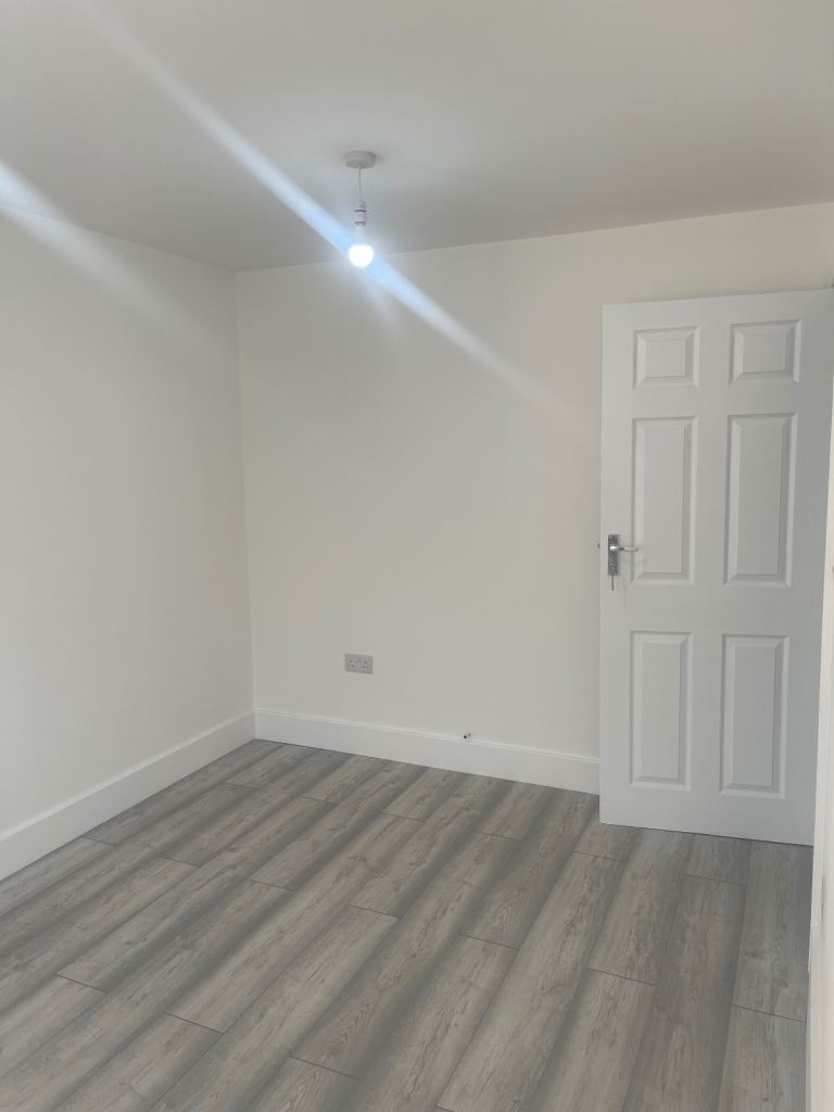 Spacious and big 1 bed flat available in IG6 2BG