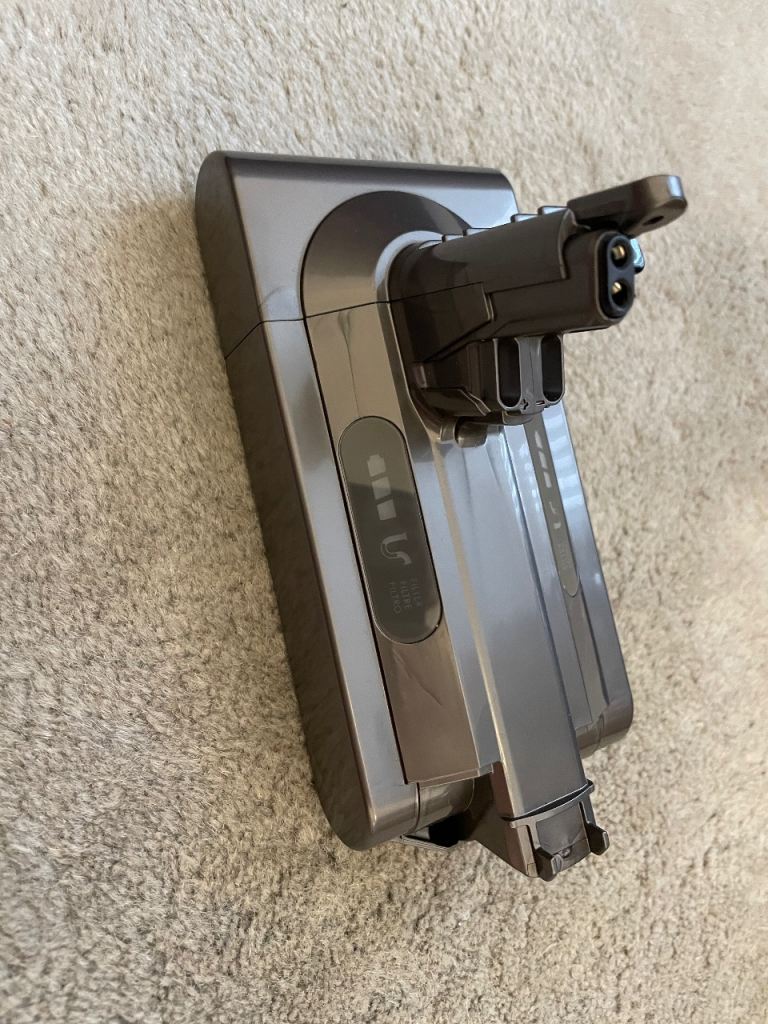 Dyson v10 cyclone battery