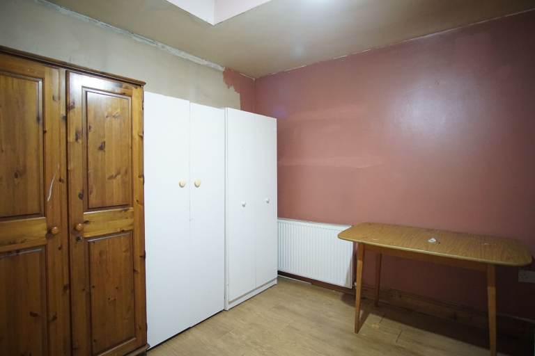 Impressive 5-bedroom semi-detached house available to rent in Harrow, HA1