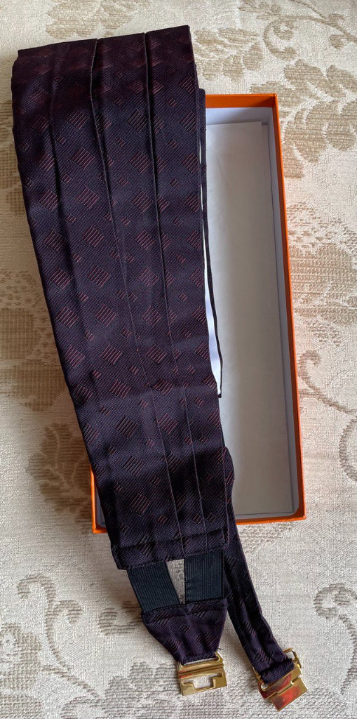 Hermès Paris Silk Cummerbund – Black Jacquard, Gold Hardware – Boxed, As New Condition