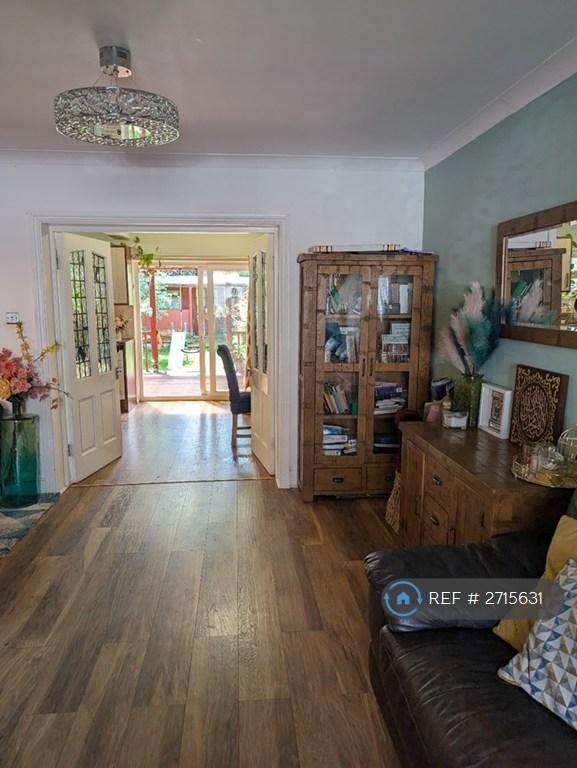 3 bedroom house in St Albans Avenue, London, E6 (3 bed) (#2715631)