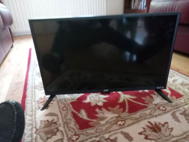 JVC ROKU 24 INCH HD SMART LED TV