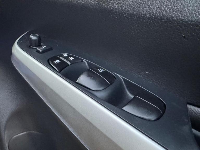  Nissan Navara 2.3 dCi N-Guard Auto 4WD Euro 6 4dr Diesel Automatic