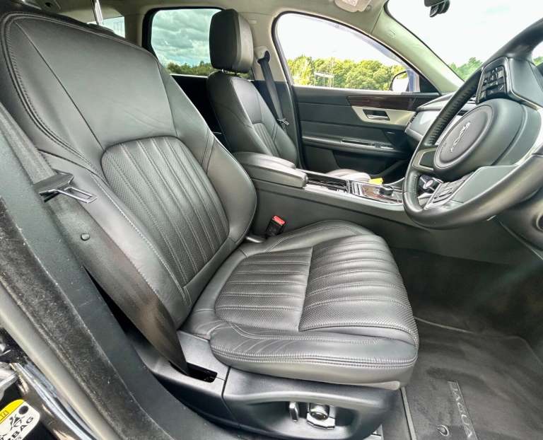 JAGUAR XF 2.0 T 250*PORTFOLIO ESTATE*Xenons-Meridian-FSH-ULEZ-Cam-Pronav*Superb
