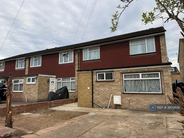 1 bedroom in Leacroft Close, West Drayton, UB7 (#2870628)