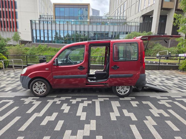 FIAT DOBLO 1.4 PETROL MANUAL MOBILITY DISABILITY RAMP DISABLE Renault kangoo