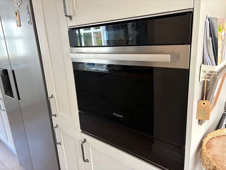 Hotpoint Class 9 Combination Microwave Oven – Built-in, Black
