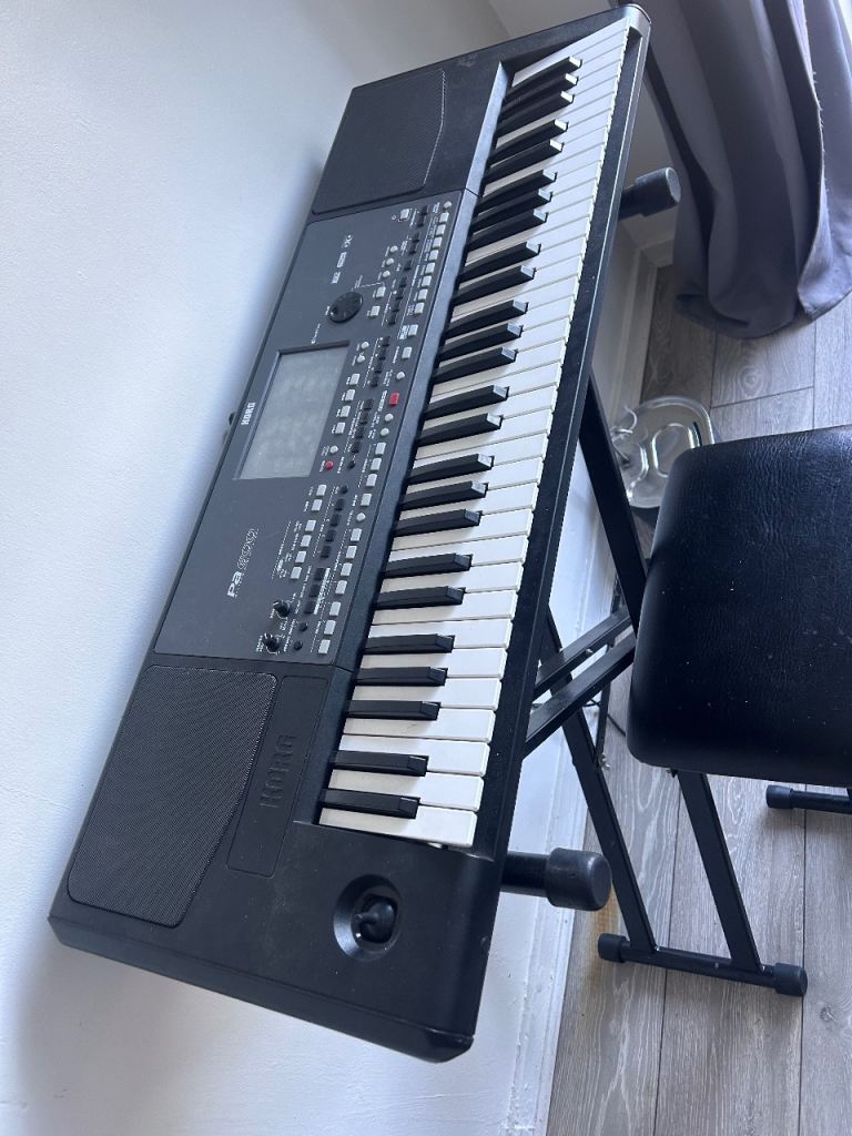 Korg Pa600 Professional Arranger Keyboard - Good Condition
