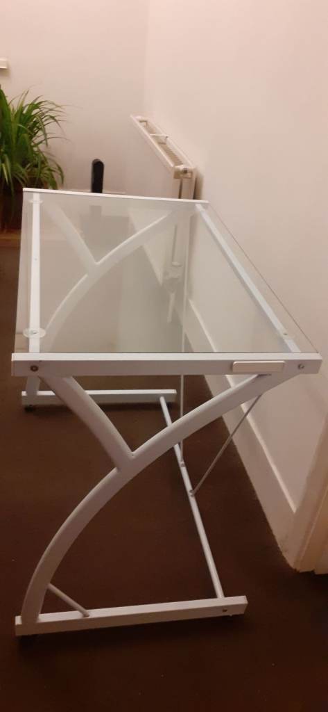 Fusion Living ELLIOT Glass Sleek Elegant Timeless Stunning Work PC Laptop Work Station-£50 BUY ME