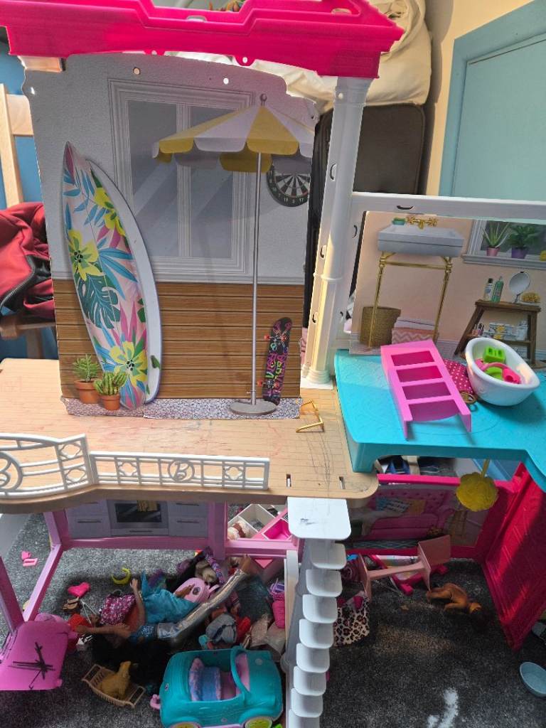 Free Barbie dolls and accessories 