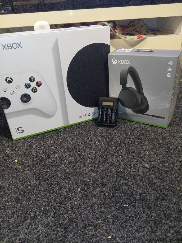 Xbox series s & official headset