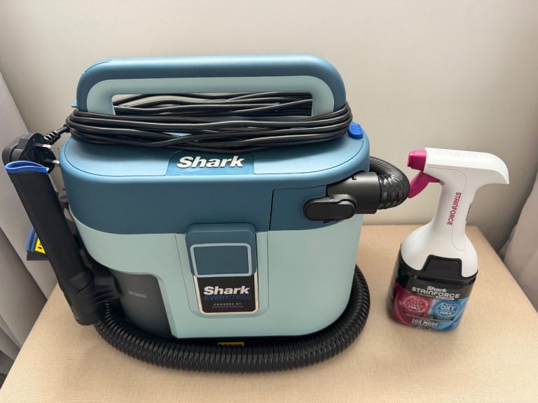 Shark EveryMess 3 in 1 + bottle of stainforce 