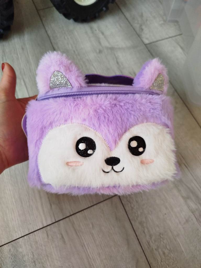  Children's kitten toiletry bag
