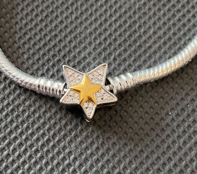 Reach for the stars clasp snake bracelet size 18cm
