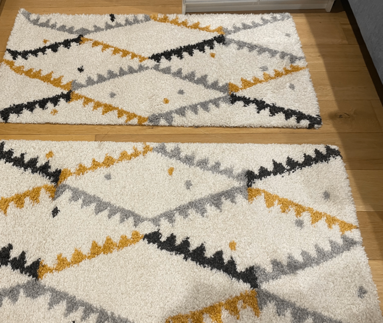 Carpet/ Rug - Total 4 in quantity
