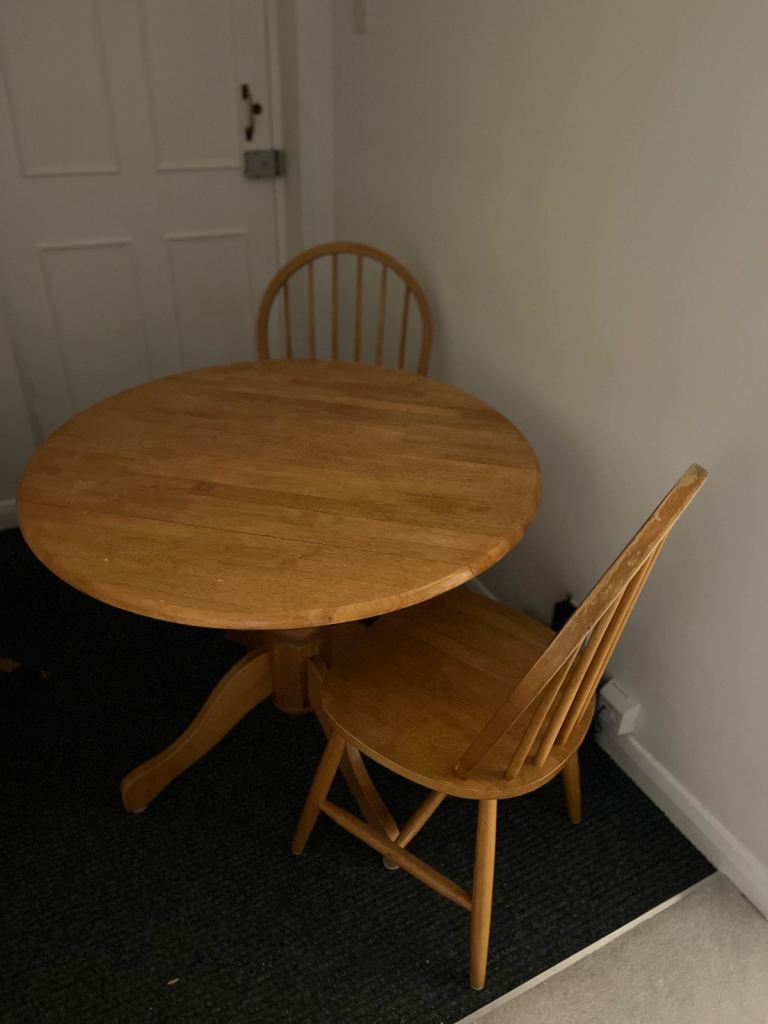 Kitchen table and 2 chairs 