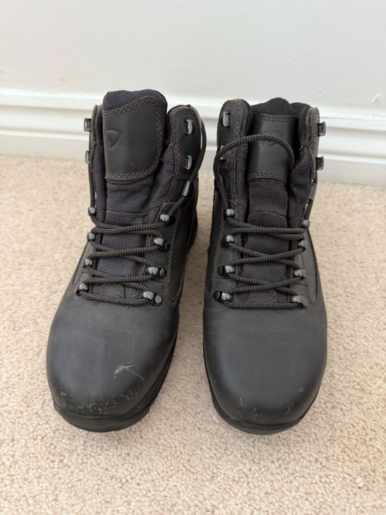 Brasher Women’s Leather Hiking Shoes GoreTex Size 5 brown 