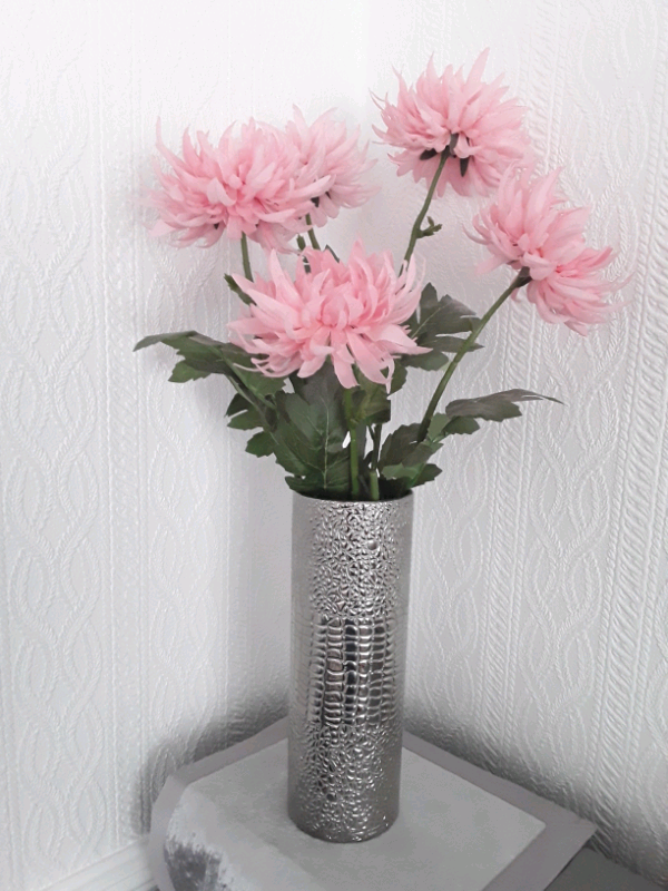 Wilko silver snake print vase & pink flowers (5 chrysanthemums) P/lee