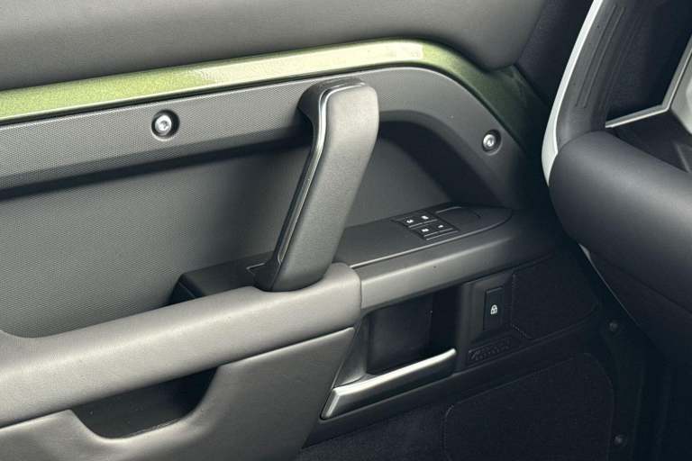 2025 Land Rover Defender 110 3.0 D250 MHEV X-Dynamic HSE Auto 4WD Euro 6 (s/s) 5dr SUV Automatic