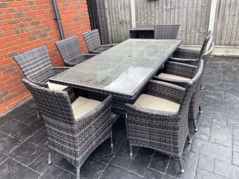 8 seater rattan garden table and chairs 
