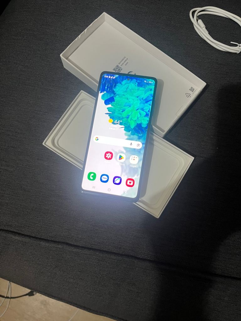 SAMSUNG GALAXY S20FE 5G 128GB NAVY 6.5INCH PLS LCD DISPLAY DUALSIM MOBILE(UNLOCKED)(MINT CONDITION)