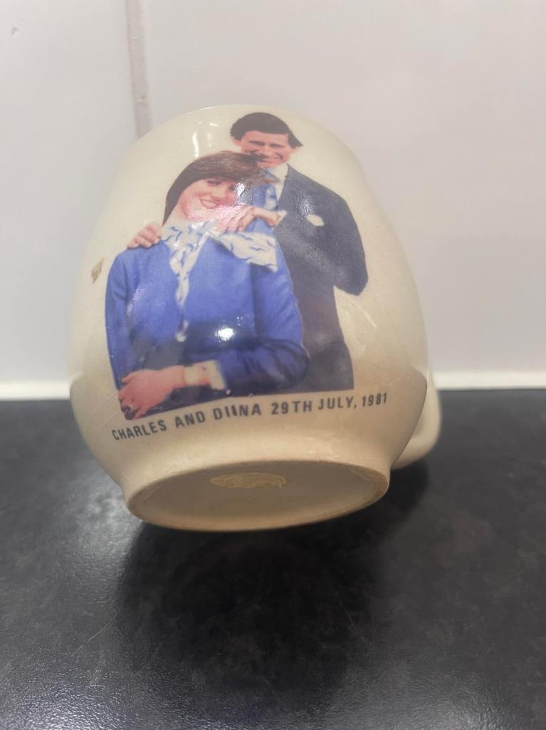 Beautiful Vintage via mug Collection 