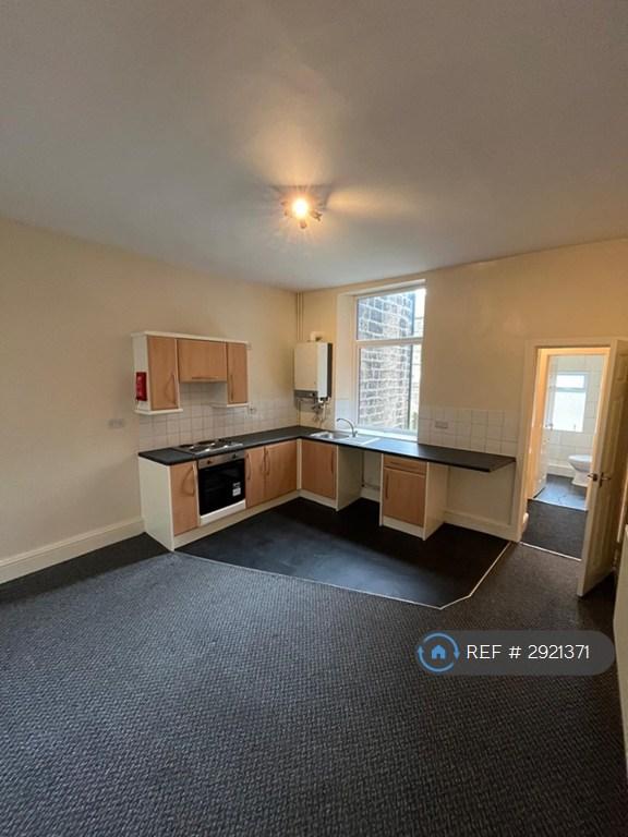 1 bedroom flat in Walton St, Colne, BB8 (1 bed) (#2921371)