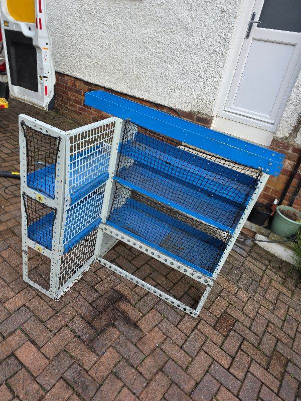 Large corner van racing unit