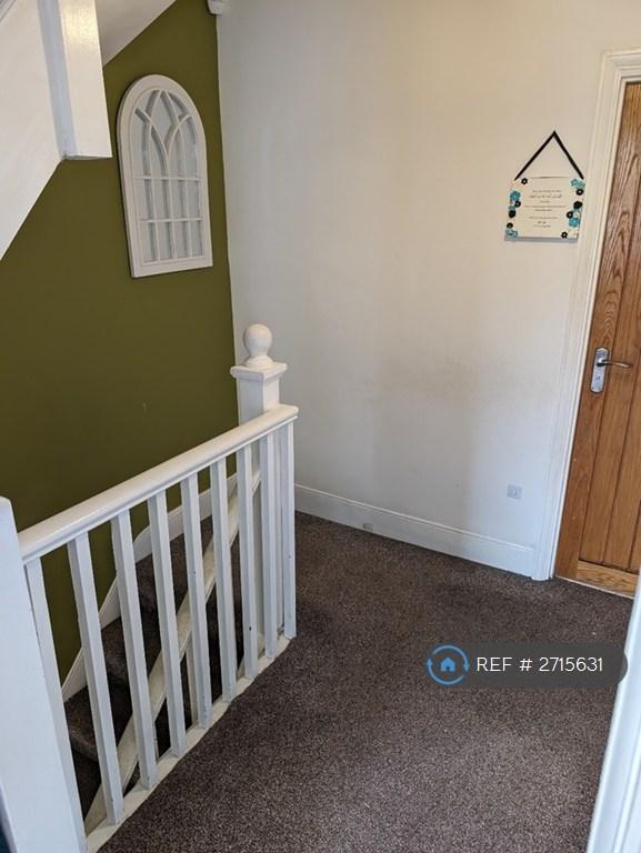 3 bedroom house in St Albans Avenue, London, E6 (3 bed) (#2715631)