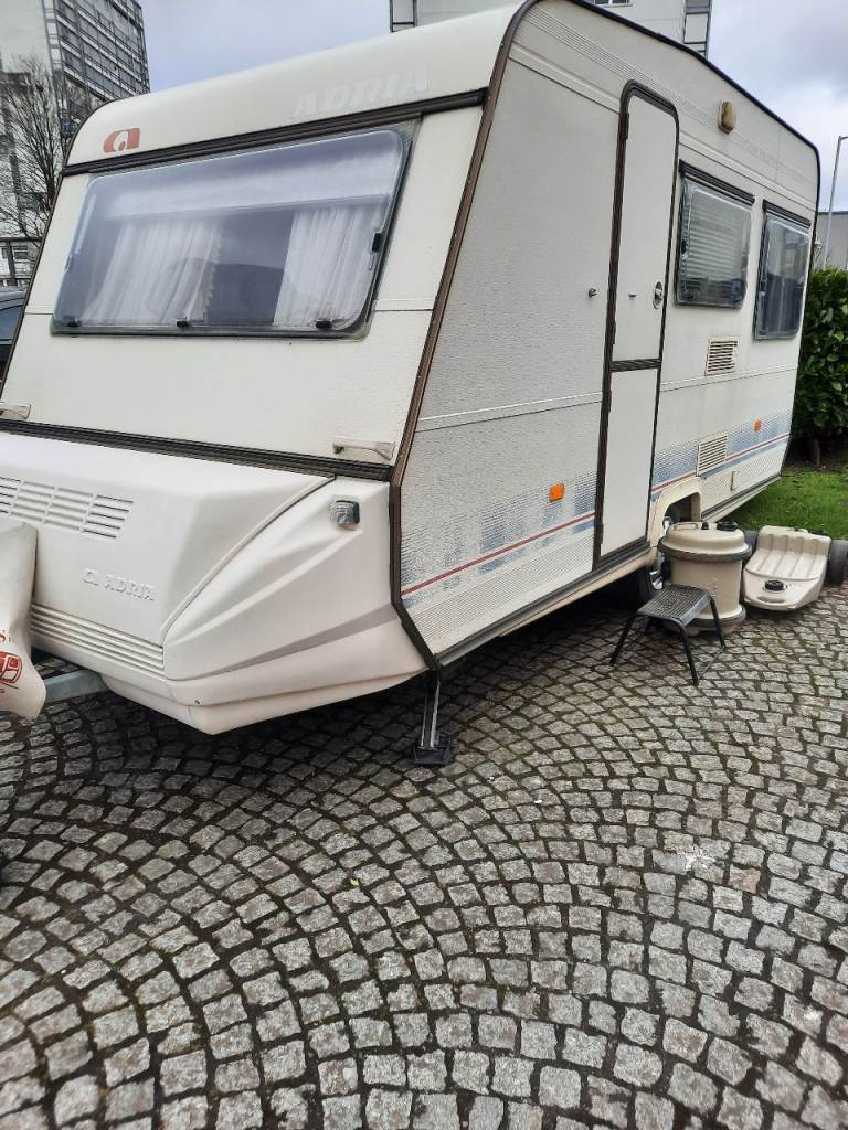 Lightweight starter 4 berth caravan (800kg unladen) (usable but some work to be done)