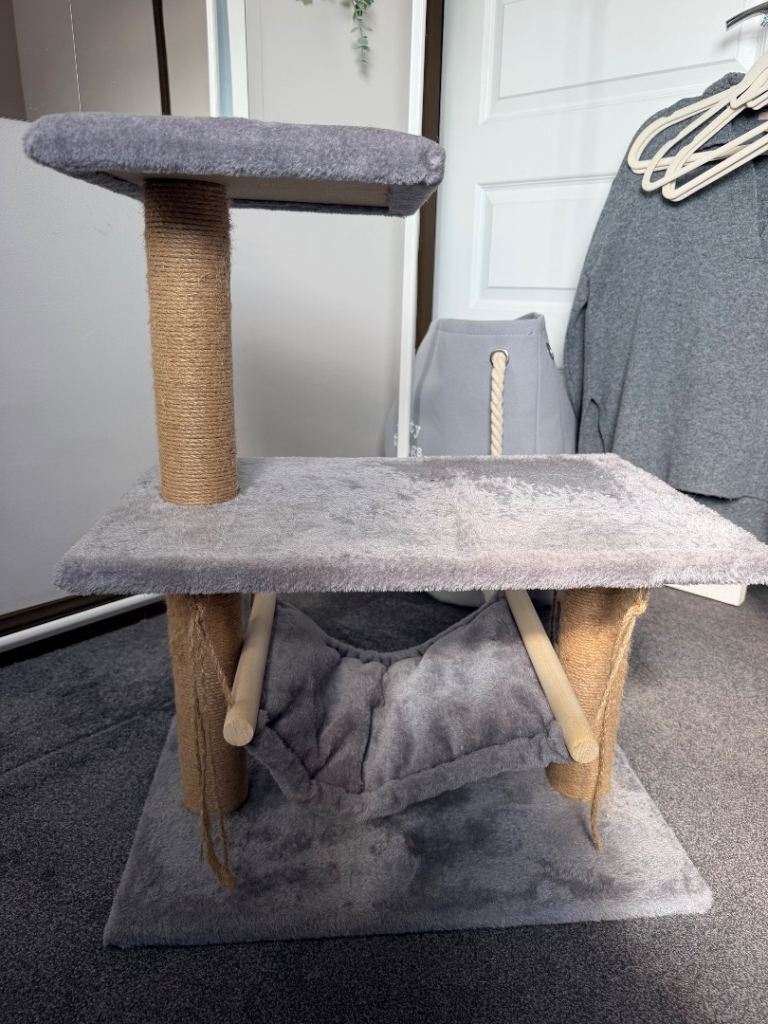 Kitten/ cat scratch post