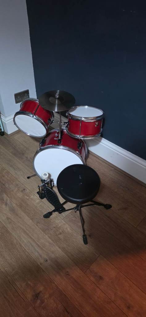 Free - Small childs drum kit - no drumsticks