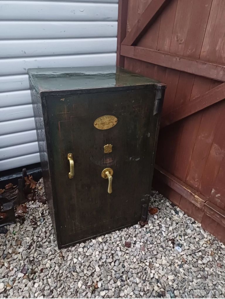 Large Vintage y & c Yates Birmingham Cast Iron Safe - Fully Working with Key - H86CM X W56CM X D53C