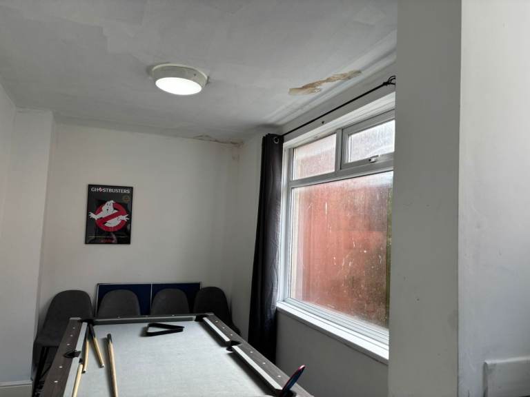 Bargain- Stunning & spacious  fully furnished 5 bed   house on st bedes avenue, blackpool FY4 1AQ 