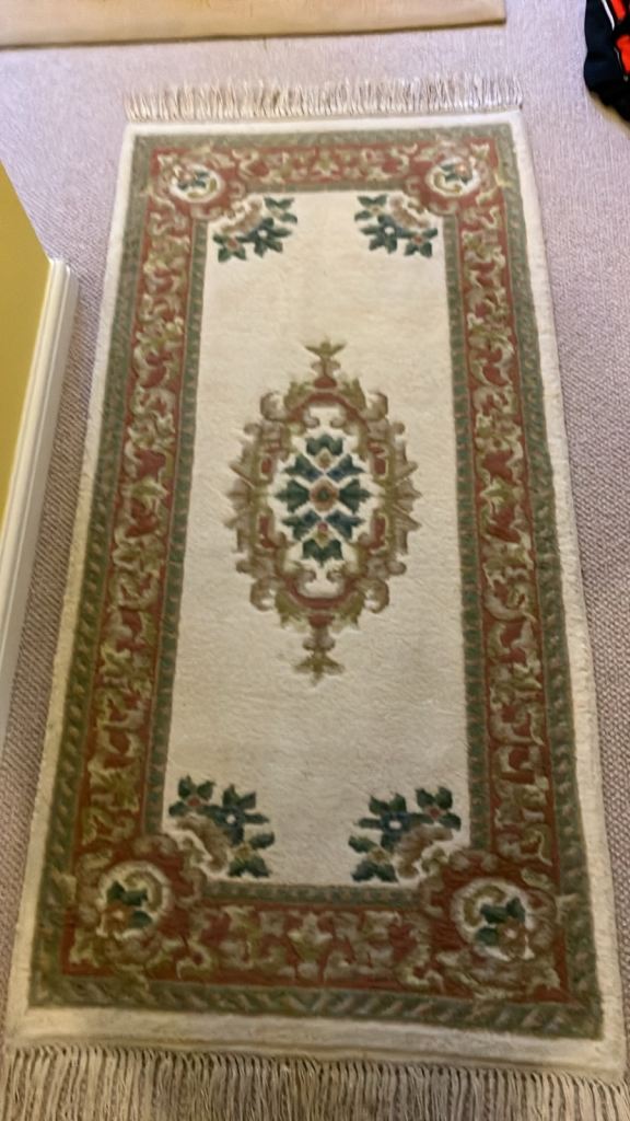 Beautiful woollen rug, great condition (From a pet and smoke free home)