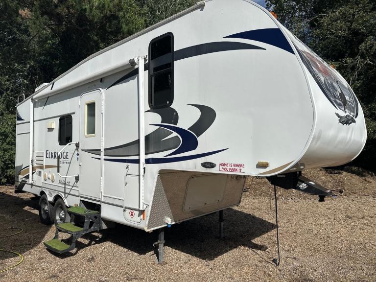 Elkridge Express 5th wheel trailer