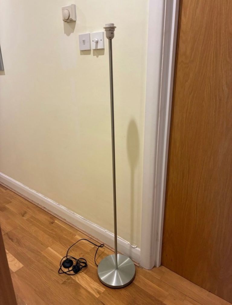 Metal lamp stand 1.4m tall