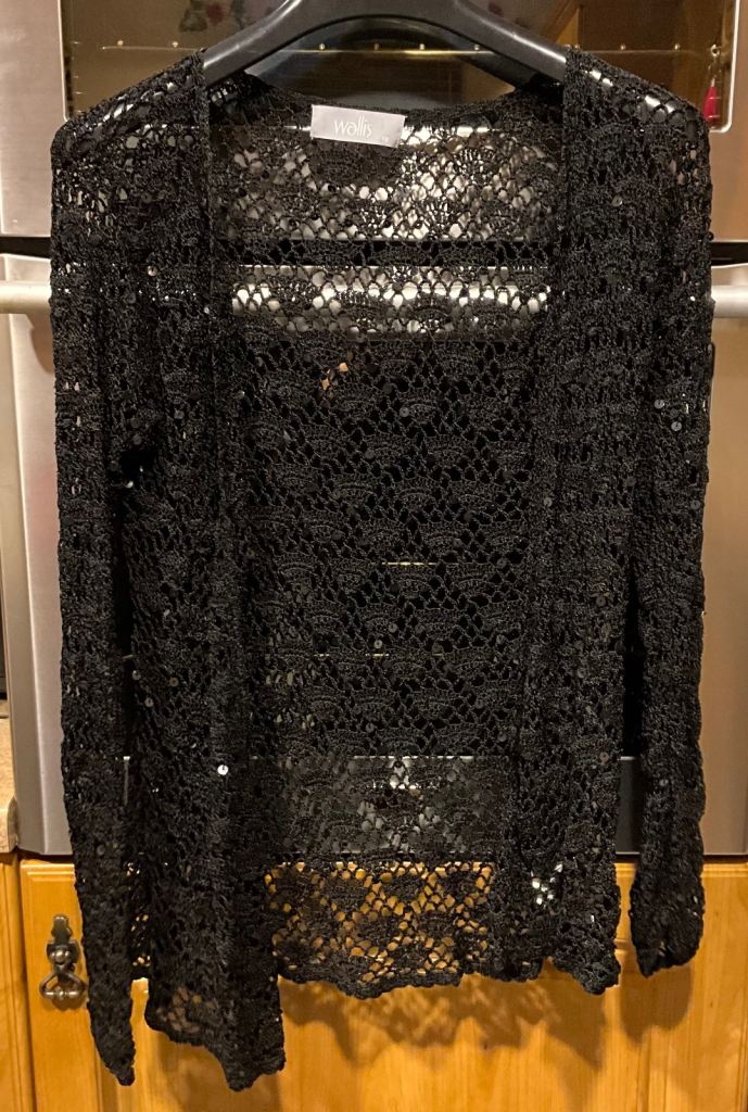 Beautiful WALLIS sparkling top, size 16. Great for partying. IMMACULATE CONDITION thanks 🙏 
