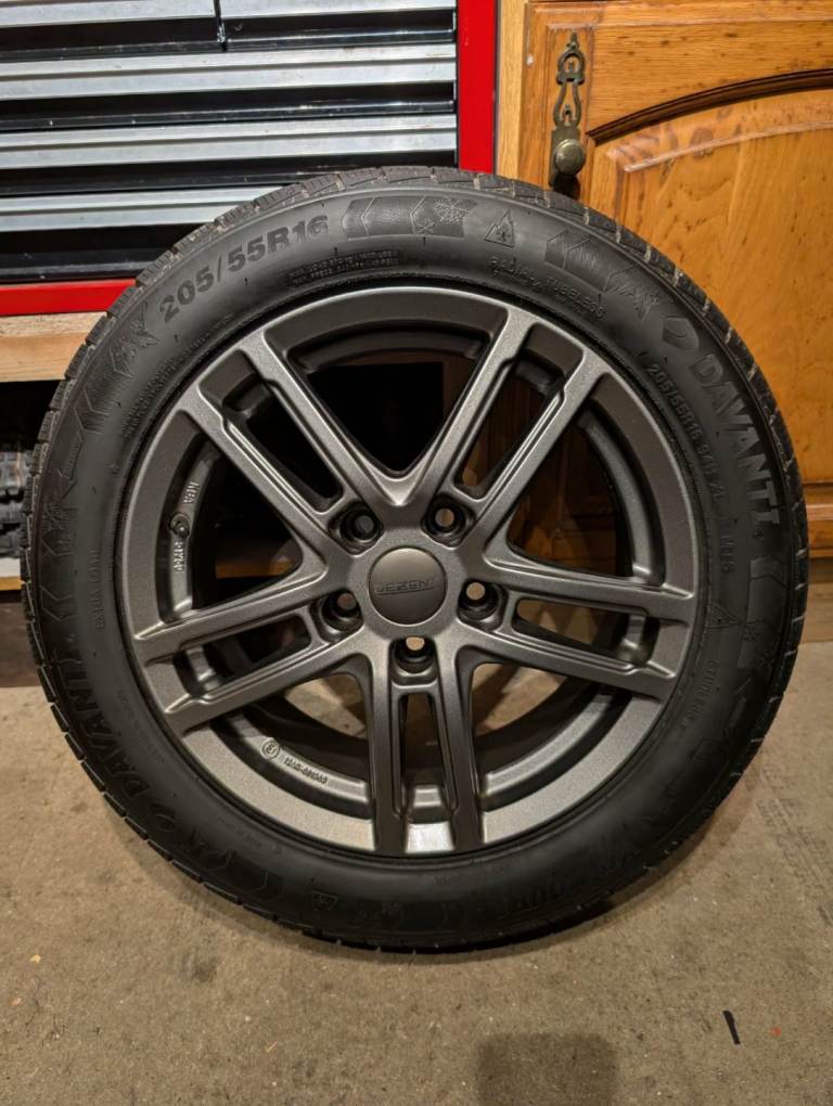 Dezent Alloy Wheels with tyres.