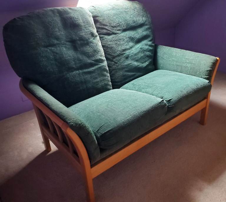 Two Cintique settees