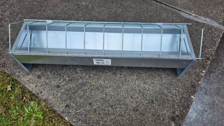 Poultry feeder - New