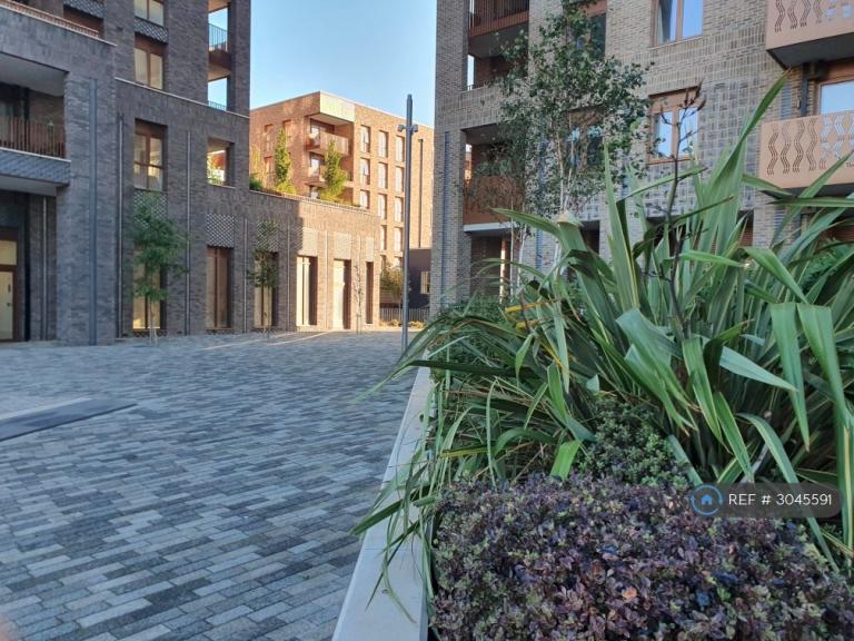 2 bedroom flat in Teal Point, Barking, IG11 (2 bed) (#3045591)