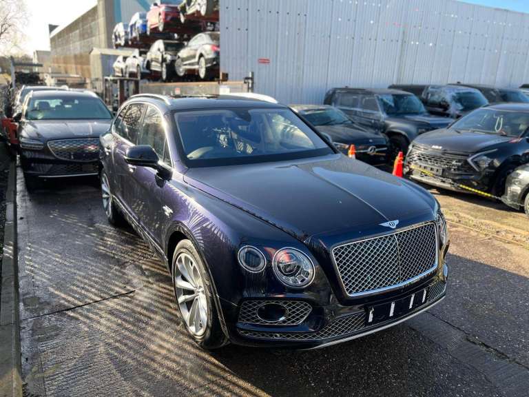 BREAKING BENTLEY BENTAYGA W12 AUTOMATIC 8 SPEED 6.0 PETROL 2018