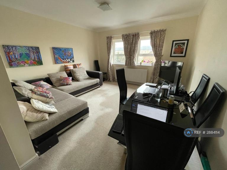 2 bedroom flat in Schooner Close, London, E14 (2 bed) (#2884114)