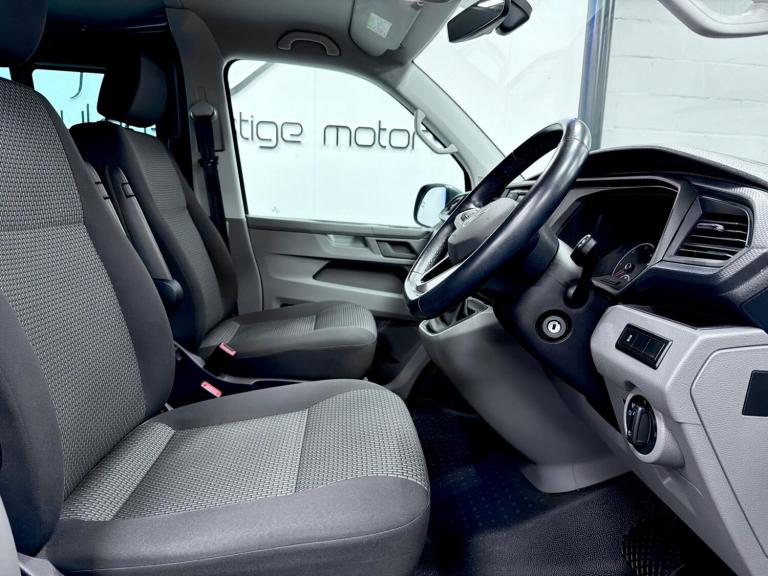 2022 Volkswagen Transporter 2.0 BiTDI T32 Highline Kombi DSG FWD SWB Euro 6 (s/s) 5dr WINDOW VAN ...