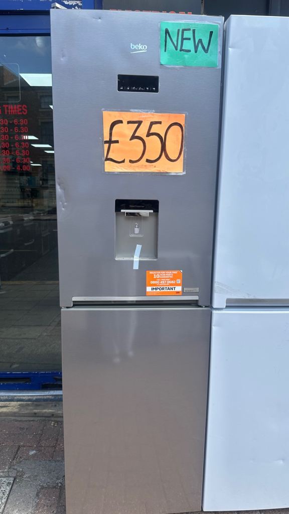 NEW/GRADED GREY BEKO FRIDGE FREEZER WITH DISPENSER 