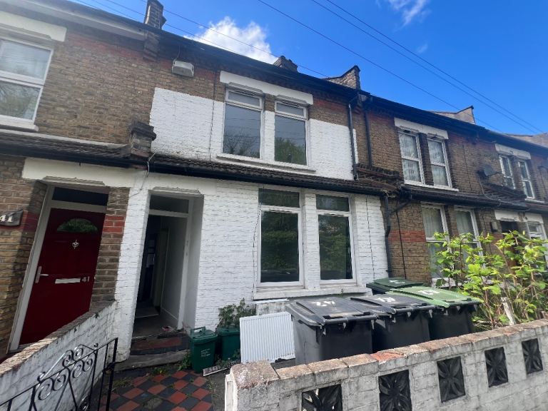 4 Bed House, 20 Minutes to Central London 