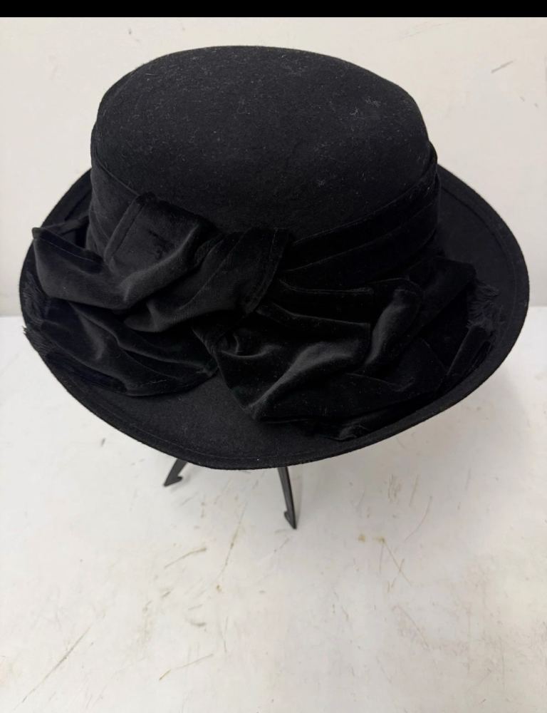 Whiteley woman’s hat