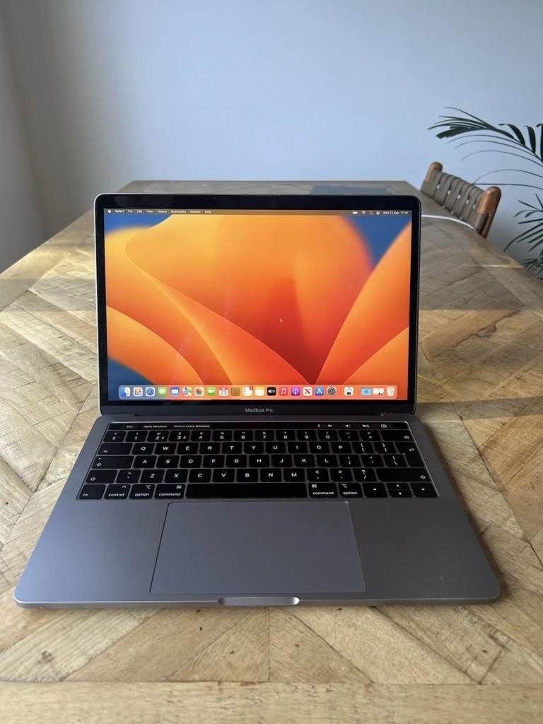 Apple MacBook Pro i7/16gb/512gb SSD/ 53 charge cycles